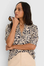 Load image into Gallery viewer, Nic + Zoe Contrast Swirl Top