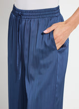 Load image into Gallery viewer, Lysse The Packable Pleated Palazzo Pant
