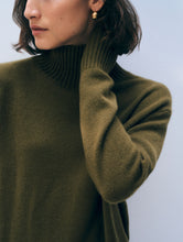 Load image into Gallery viewer, White &amp; Warren Oversized Standneck Sweater
