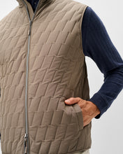 Load image into Gallery viewer, Johnnie-O Belfry Sonic Quilted Vest
