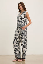 Load image into Gallery viewer, Velvet Claudia Fiji Print Pant
