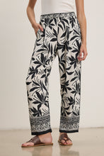 Load image into Gallery viewer, Velvet Claudia Fiji Print Pant
