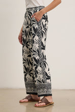Load image into Gallery viewer, Velvet Claudia Fiji Print Pant
