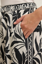 Load image into Gallery viewer, Velvet Claudia Fiji Print Pant
