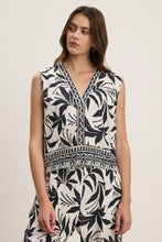 Load image into Gallery viewer, Velvet Lindsay Fiji Print Tank
