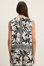 Load image into Gallery viewer, Velvet Lindsay Fiji Print Tank
