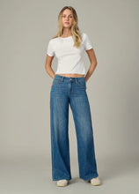 Load image into Gallery viewer, Joe`s Jeans The Lou Lou Low Rise Wide Leg
