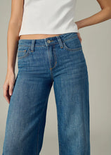 Load image into Gallery viewer, Joe`s Jeans The Lou Lou Low Rise Wide Leg

